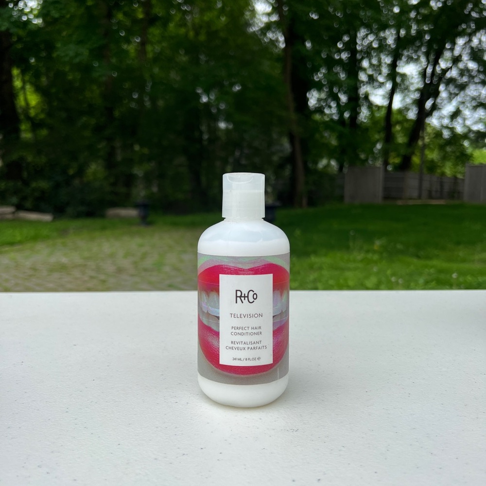 R+Co Television Perfect Conditioner